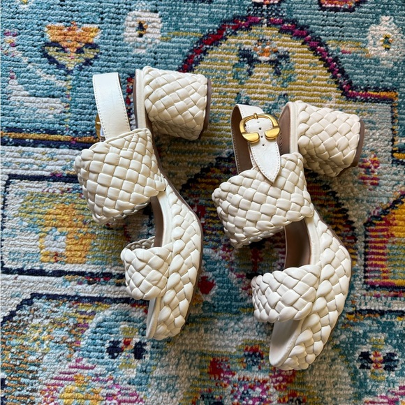 Aerosoles Camera Women’s White Sandals - Picture 11 of 12